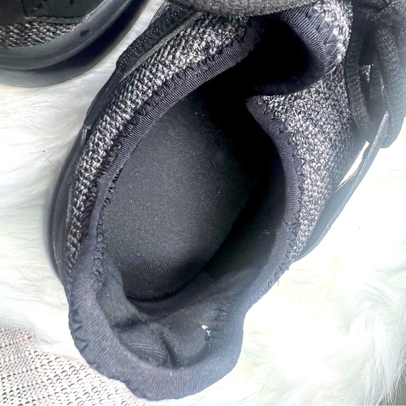 Puma Black & Gray  Axelion Cross Training Men
size 9 - Picture 8 of 9